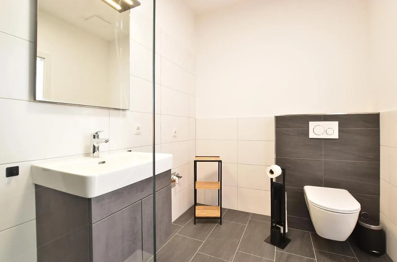 إنسبروك Myquartier Central City Suites 0*,